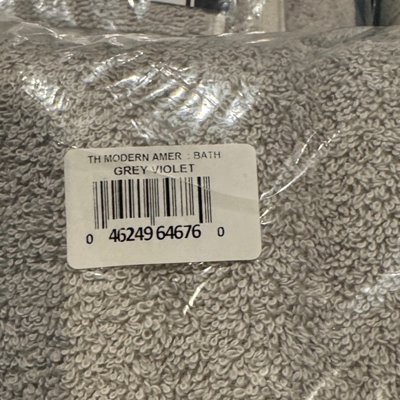 Tommy Hilfiger Elegant Modern American Solid Bath Towels. 50X34 you get 3! Gray - Picture 4 of 5